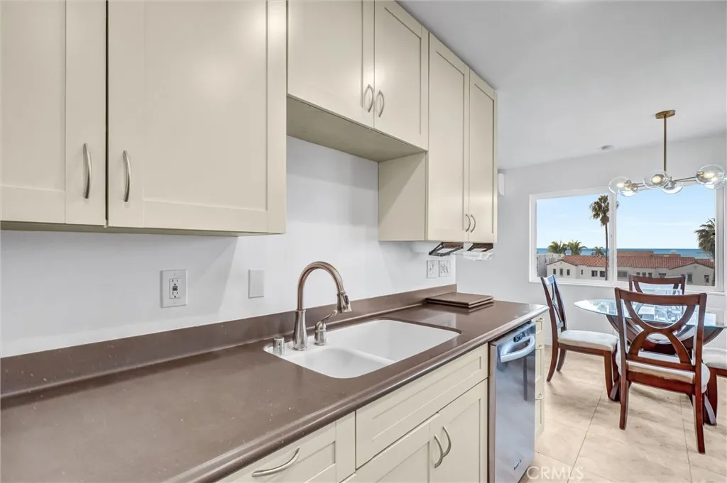 3707 E Livingston Drive 403, Long Beach, California 90803 home-pic-16